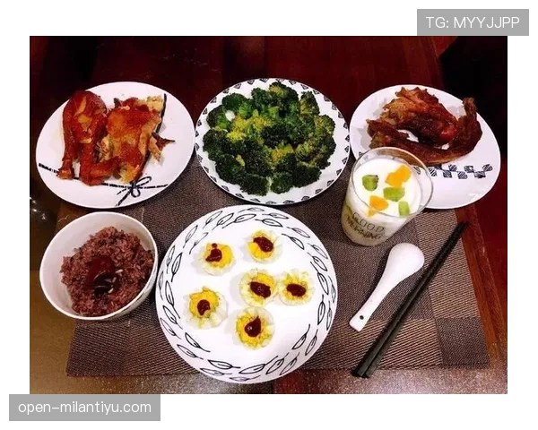 贝林厄姆家冰箱里塞满蛋白粉,连香槟都得给补剂腾地方 贝林厄姆家冰箱里塞满蛋白粉,连香槟都得给补剂腾地方